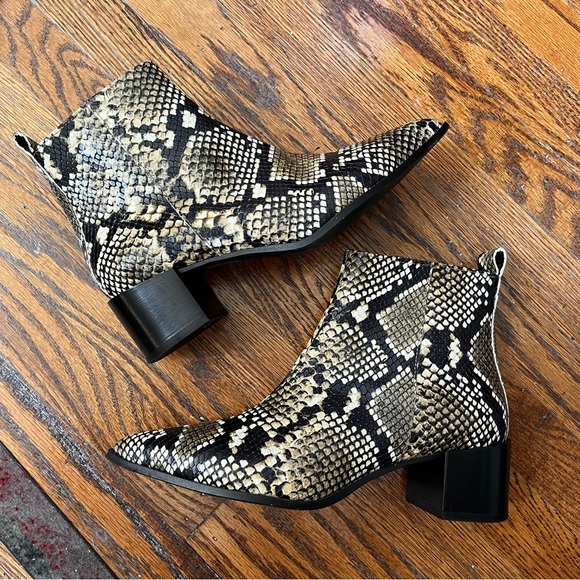 Everlane Boss Boot Leather Snakeskin (Women's
Size 7) - Picture 3 of 11